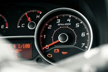 Top 10 Signs Your Car Needs Servicing (UAE Drivers Guide)